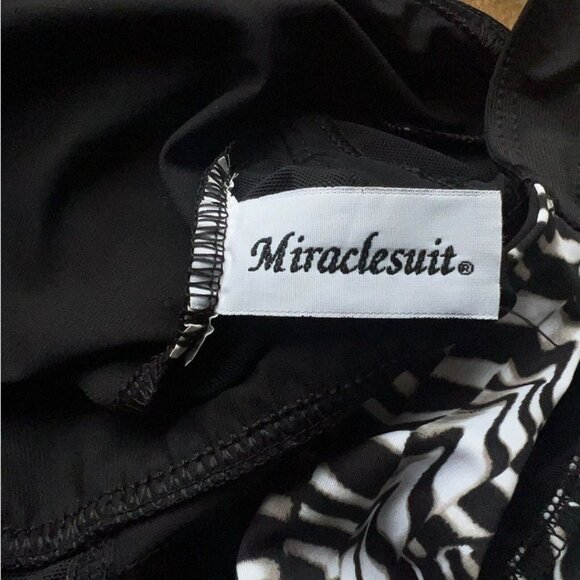 Miraclesuit Black & White One-piece Swimsuit w/ Abstract Pattern Womens Size 8 - Picture 5 of 12
